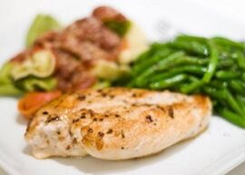 Poitrine de poulet au four au menu pour ceux qui souhaitent réduire le cholestérol et perdre du poids